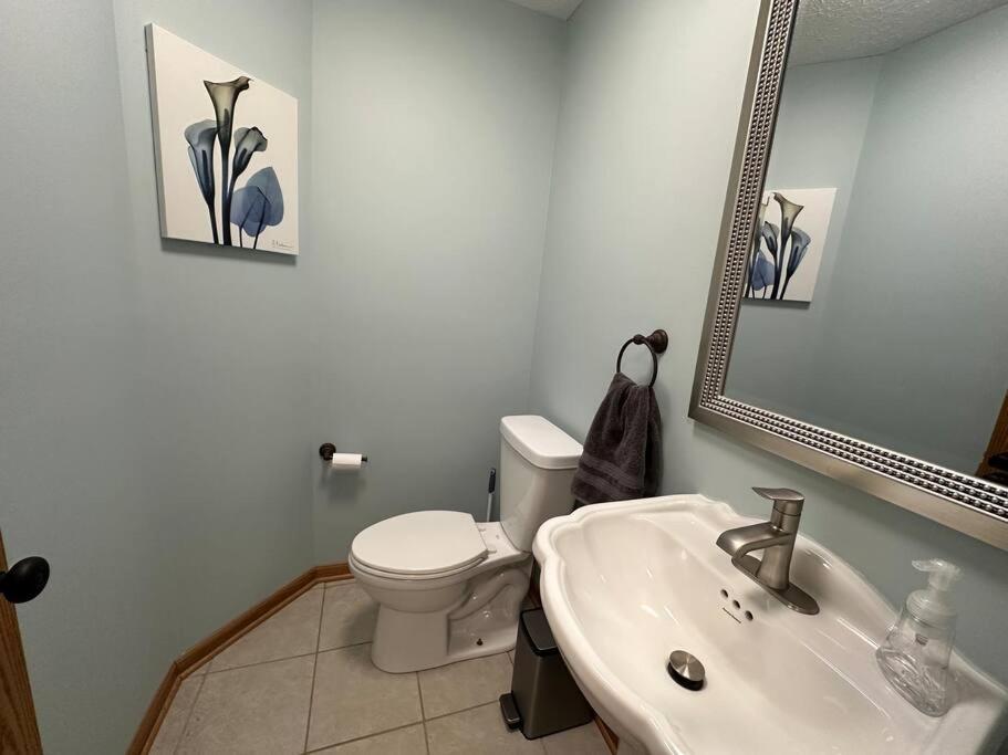Inviting 3 Bed 2.5 Bath Townhome In Wadsworth Exterior photo