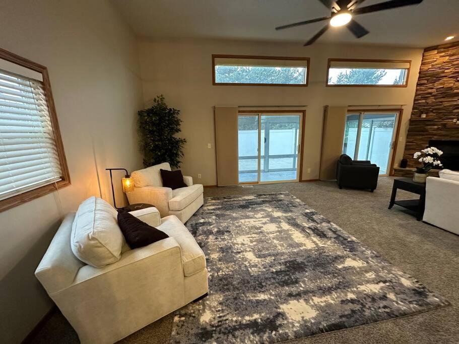 Inviting 3 Bed 2.5 Bath Townhome In Wadsworth Exterior photo