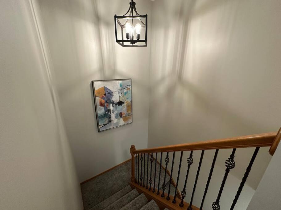 Inviting 3 Bed 2.5 Bath Townhome In Wadsworth Exterior photo