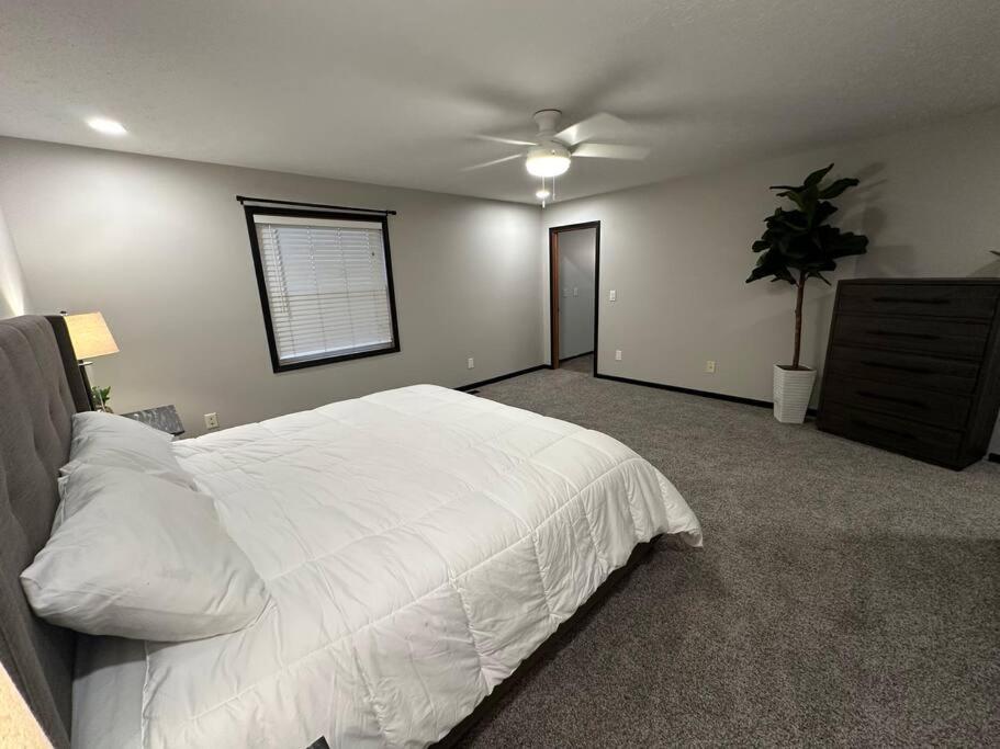 Inviting 3 Bed 2.5 Bath Townhome In Wadsworth Exterior photo